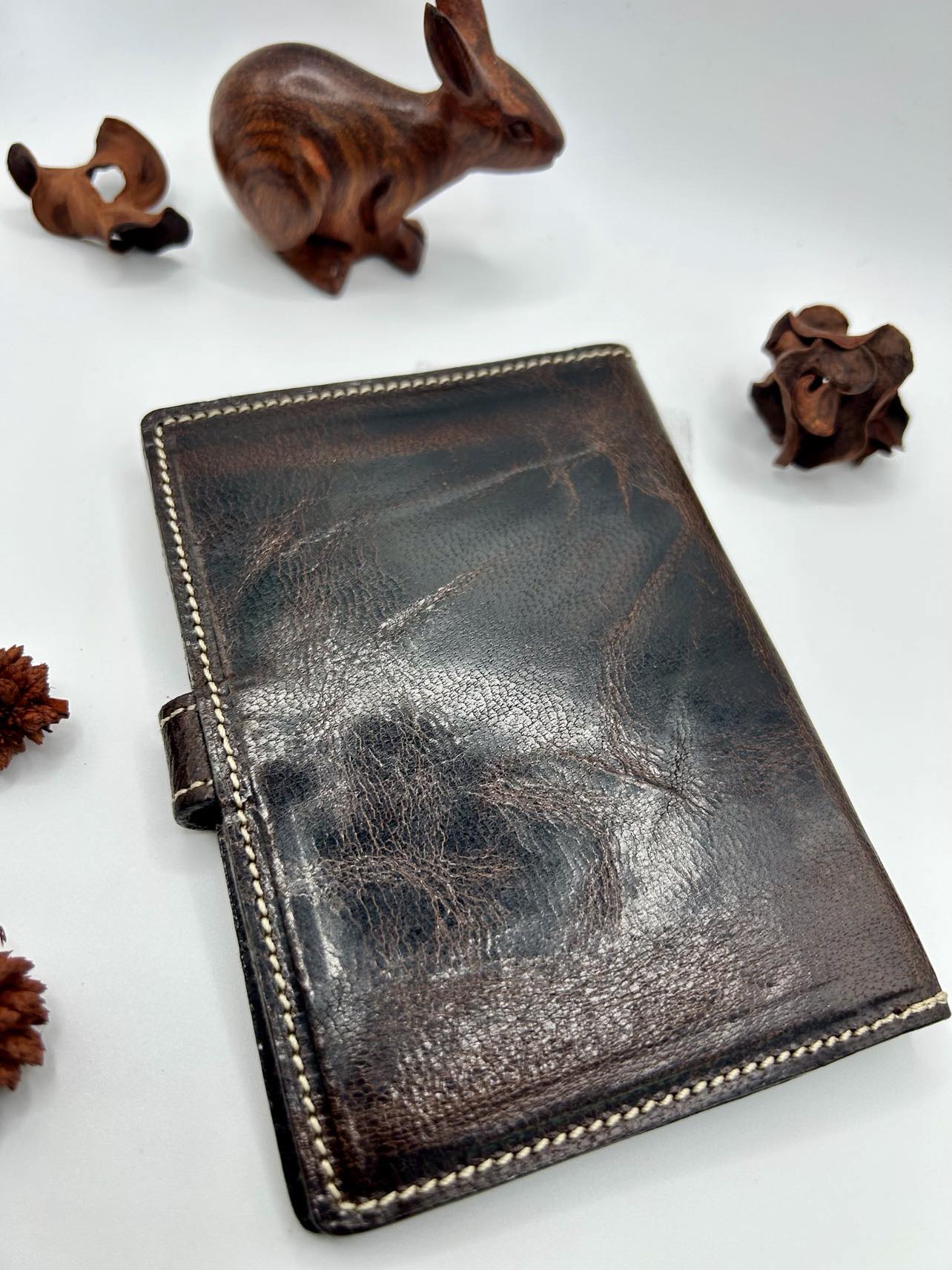 Elenco Sustainable Distressed Cork Passport Holder