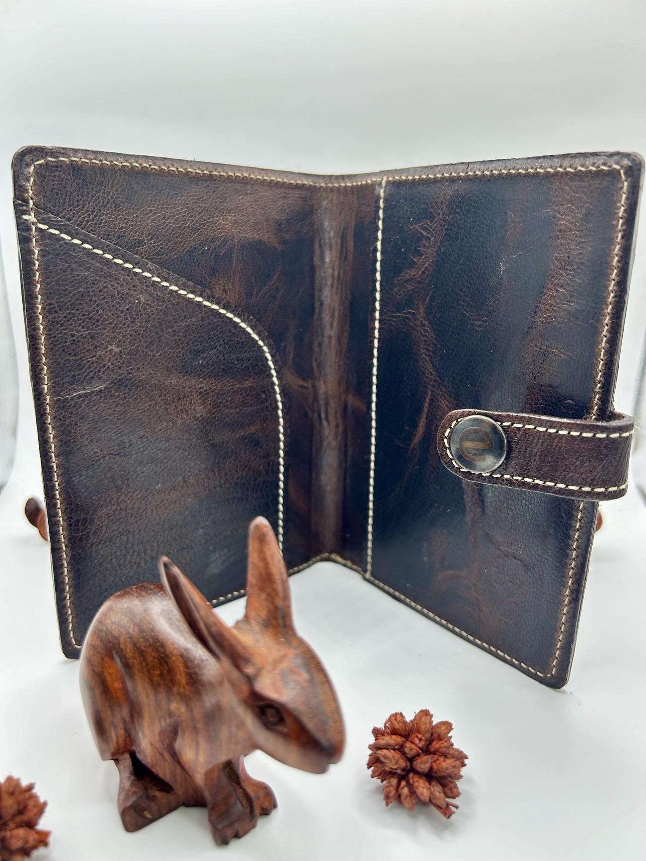 Elenco Sustainable Distressed Cork Passport Holder
